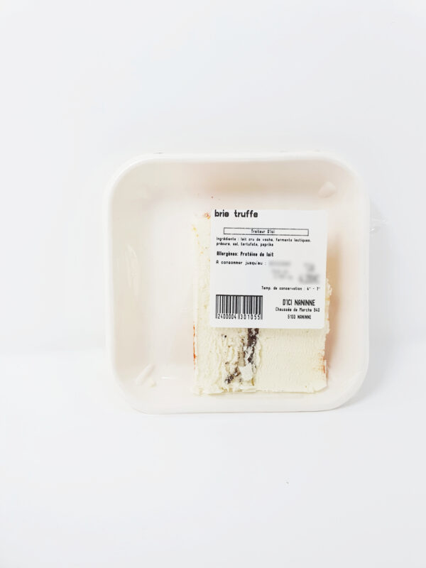 Brie fourré a la truffe  +/- 120 g – Fromage frais égoutté à base de lait cru de vache aromatisé à la truffe. – #N/A