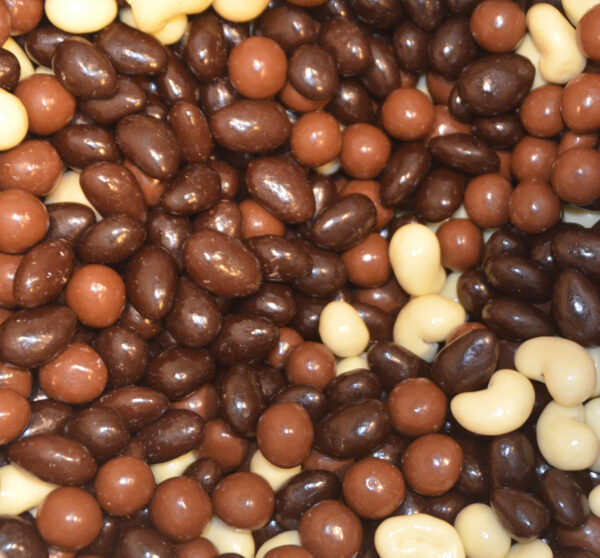 Chocomix Natur'inov Vrac Bio 1kg – Un mélange de noix enrobées de chocolat. Disponible par 100g