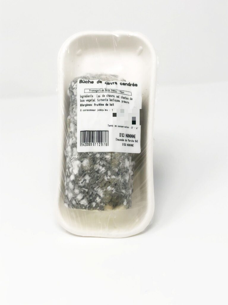 Demi bûche chèvre cendrée – Fromage de lait cru de chèvre bio dont la croûte aromatisée est faite de cendre. – Fromagerie du Gros Chêne