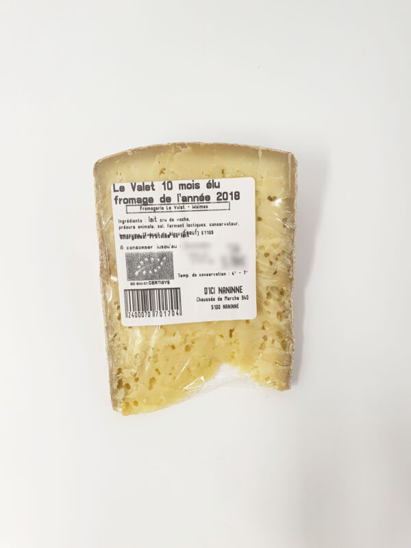 Le Valèt 10 mois  bio +/- 160 g Fromagerie le Valèt – Un fromage à pâte pressée et croûte sèche réalisé à partir de lait cru de vache provenant des alentours de Waimes. Il possède un goût fruité